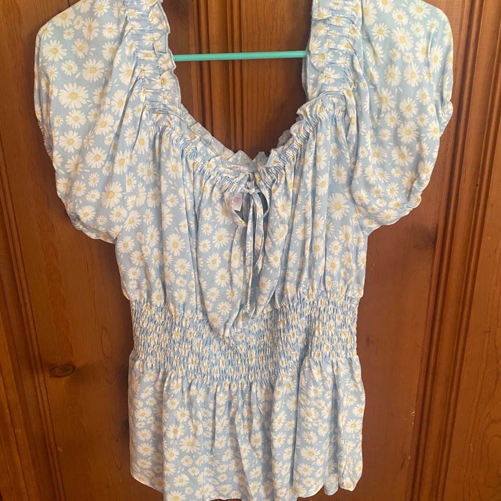 No Boundaries Daisy Top